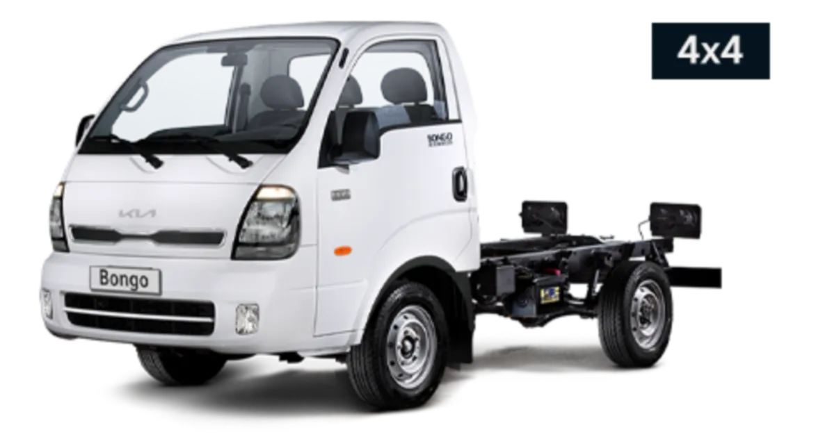 Caminhão leve Kia Bongo branco com chassi, vista frontal lateral, fotografia de catálogo automotivo