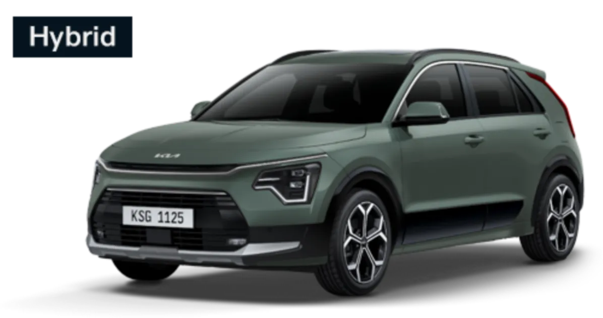 Kia Niro híbrido verde, vista frontal lateral, fotografia de catálogo automotivo